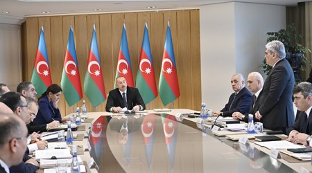 “Mən sadə sual verirəm, sən başlayırsan leksiya oxumağa” - Prezident nazirə irad tutdu- Video