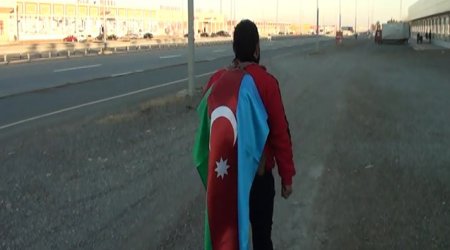 Şəmkirdən Bakıya piyada gəlir - FOTOLAR