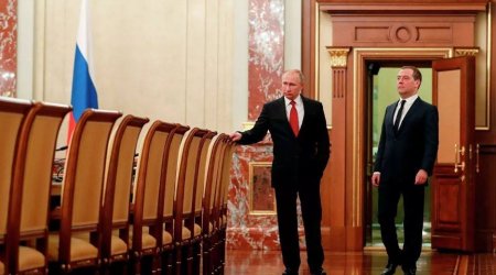 Rusiya hökuməti tam tərkibdə istefaya getdi