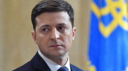 Prezident təyyarədə ölənlərin cəsədini belə qarşıladı: Matəm musiqisi və İran bayrağı- VİDEO