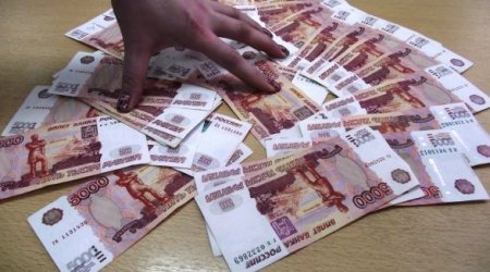 Мужчине не разрешили вывезти из Екатеринбурга в Баку миллионы