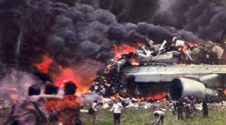 Dəhşətli təyyarə qəzası, 310 nəfər diri-diri yanıb – FOTOLAR