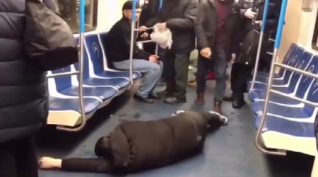 Koronavirusla bağlı metroda zarafat etdi, aləm bir-birinə dəydi - VİDEO