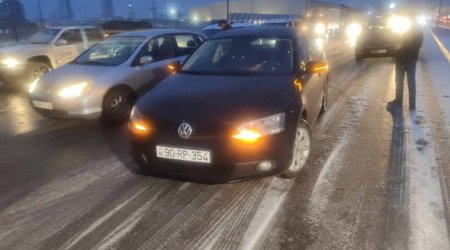 На крупном бакинском проспекте из-за цепной аварии образовалась пробка - ФОТО