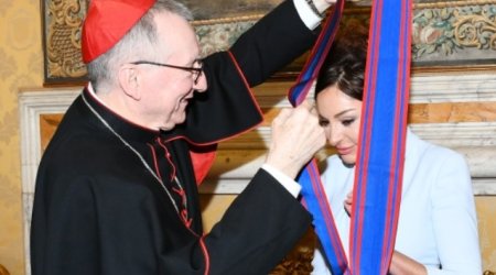Mehriban Əliyeva Papa Cəngavər Ordeninə layiq görüldü - FOTOLAR