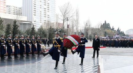 İlham Əliyev və Mehriban Əliyeva “Ana harayı” abidəsini ziyarət edib