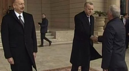 Əli Əsədovun Ərdoğanla salamlaşması Türkiyə mətbuatında gündəm oldu - VİDEO