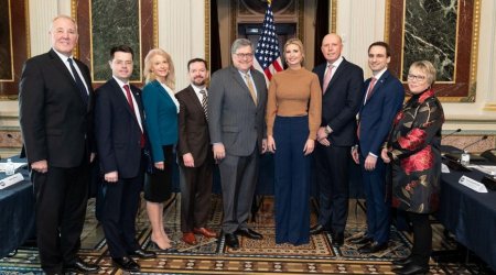 Trampın qızı ilə görüşən nazirdə koronavirus aşkarlandı