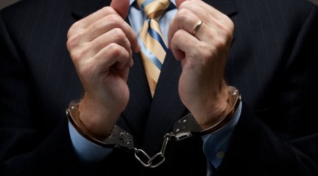 Dövlət Vergi Xidmətinin əməkdaşları rüşvətə görə tutuldu