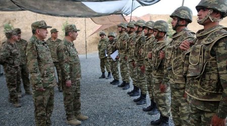 Məhərrəm Əliyev və Zakir Həsənov cəbhəboyu zonada növbəti hərbi hissədə olublar