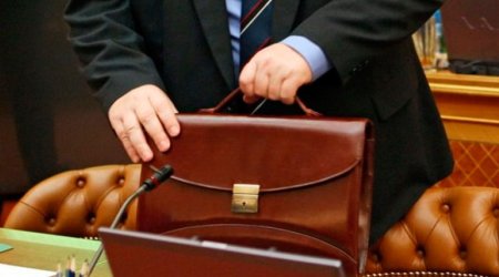 Daha bir icra başçısı vəzifəsindən azad edildi (FOTO)