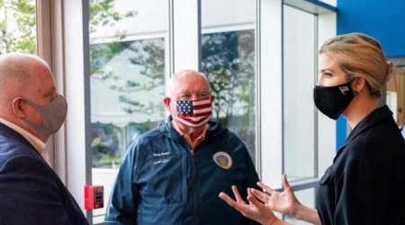 Köməkçisində koronavirus çıxan İvanka Tramp maskada