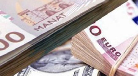 Манат укрепился к евро, стабилен к доллару и рублю