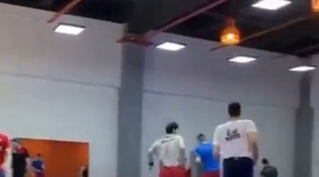 Azərbaycan millisi karantin qaydalarını pozub - VİDEO