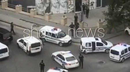 Bakıda polis maşınları marketi mühasirəyə aldı və... - VİDEO