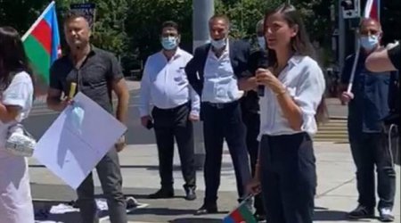 Milli Qəhrəmanın qızı BMT-nin önündə etiraz aksiyası keçirib- FOTOLAR