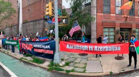 Azərbaycanlılar Nyu Yorkda Ermənistan konsulluğu önündə etiraz aksiyası edib- FOTOLAR