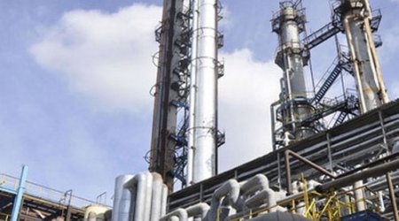 Пожар произошел на территории химзавода SOCAR в Сумгайыте, несколько человек пострадали
