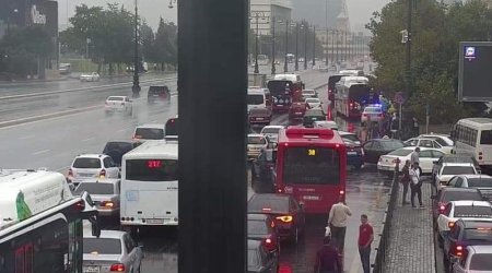 Bakıda bu prospektdə qəza baş verdi, yollarda tıxac yarandı - FOTO
