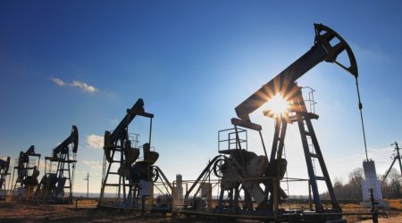 Страны ОПЕК+ в сентябре сократили добычу нефти на 102% от плана