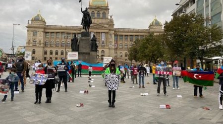 Praqa azərbaycanlı şəhid uşaqların “sahibsiz ayaqqabıları”na şahidlik etdi - FOTO