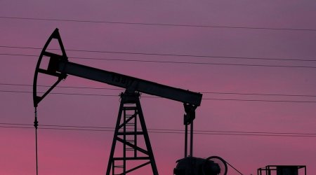 Нефть продолжает дешеветь на опасениях по коронавирусу