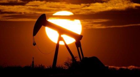 Нефть дешевеет на сомнениях в восстановлении спроса на неё