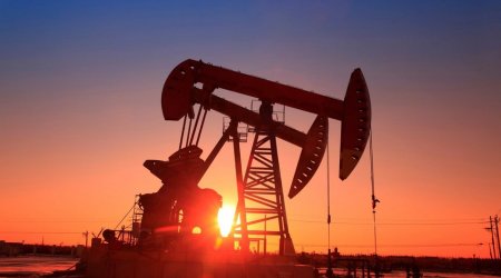 Стоимость нефти слабо меняется на новостях от ОПЕК+ и API