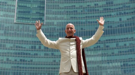 Безос снова продал акции Amazon