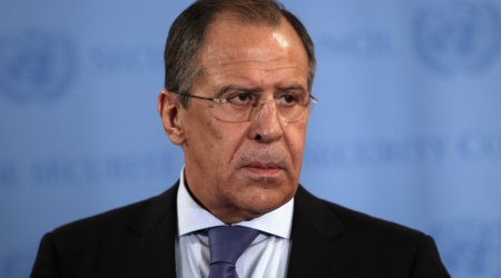 Lavrov Bakıdakı “Qardaşlıq Məzarlığı” Əbədi Xatirə Kompleksini ziyarət edib