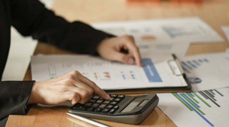 Доходы налоговой службы выросли на 57%, а расходы - на 28%