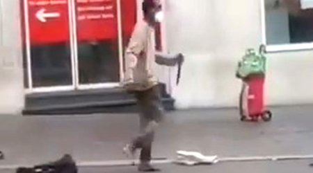 Bıçaqlı şəxs insanlara hücum etdi - 3 ölü, 6 yaralı+Video