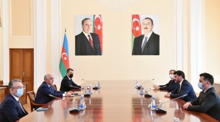 Baş nazir Tbilisi şəhərinin meri ilə görüşüb