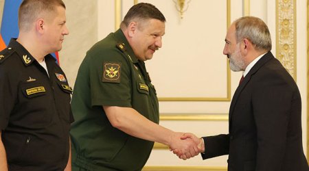 Paşinyan rusiyalı generalla sərhəddəki vəziyyəti müzakirə etdi