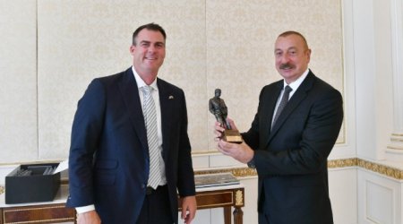 İlham Əliyev ABŞ-ın Oklahoma ştatının qubernatorunu qəbul edib