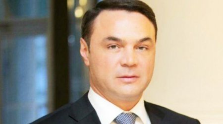 Deputat polisdən hamının qarşısında üzr tələb edibmiş