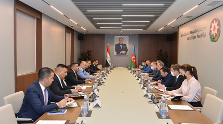 Ceyhun Bayramov İraqın rabitə naziri ilə görüşüb