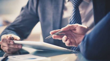 Bu nazir baş direktorun müavinini vəzifəsindən azad edib-İDDİA