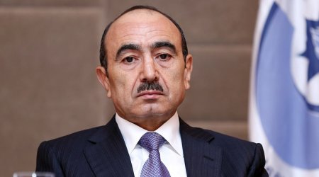 Əli Həsənovdan qızının işdən çıxarılması haqda açıqlama