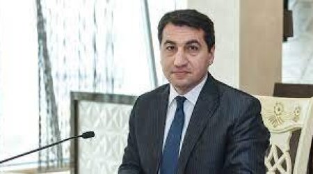 Hikmet Hajiyev meets with Georgian journalists, bloggers and scientists