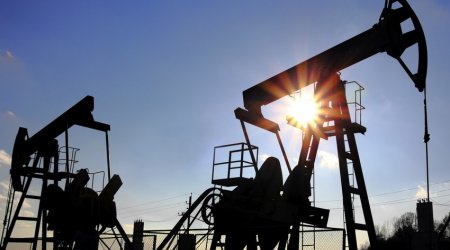 Azerbaijani oil price drops by more than 1%