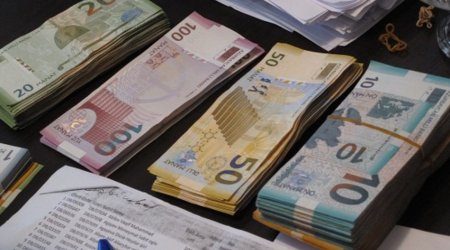 Эффективные курсы азербайджанского маната снизились