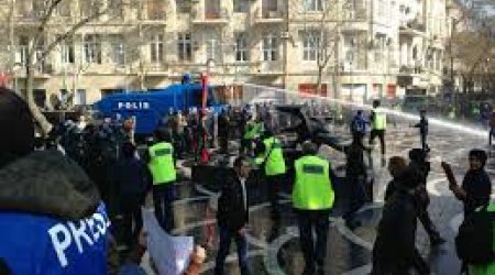 Azərbaycanda jurnalist təşkilatları polisdən özbaşınalığa son qoymağı tələb edir