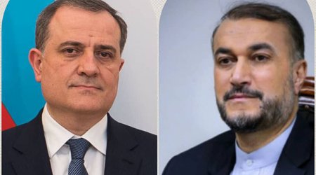 Ceyhun Bayramov İran XİN rəhbəri ilə telefonla danışdı