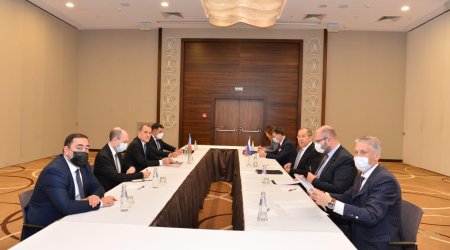 Ceyhun Bayramov Lavrovla  üçtərəfli bəyanatın tam icrasını müzakirə ediblər