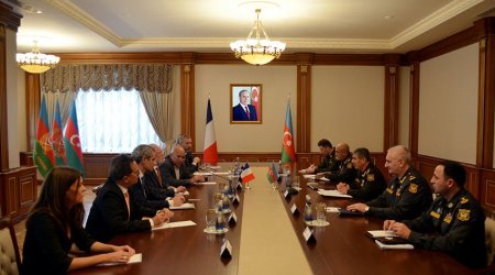 Defense Minister meets with French delegation