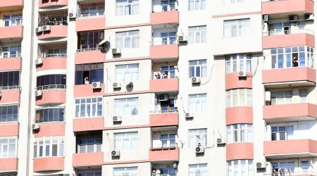 Baku residents greet Azerbaijani President, First Lady from balconies