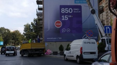 Bakı şəhəri icra hakimiyyəti reklam afişalarını sökür-FOTOLAR