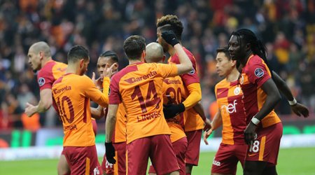 UEFA “Qalatasaray”ı cərimələdi