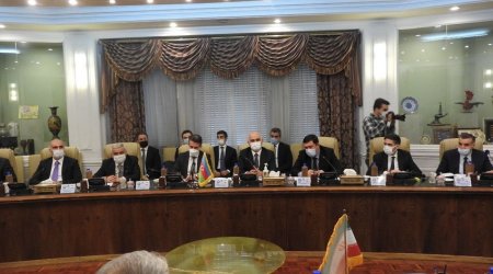 Azerbaijan, Iran discuss co-op in oil and gas sector
